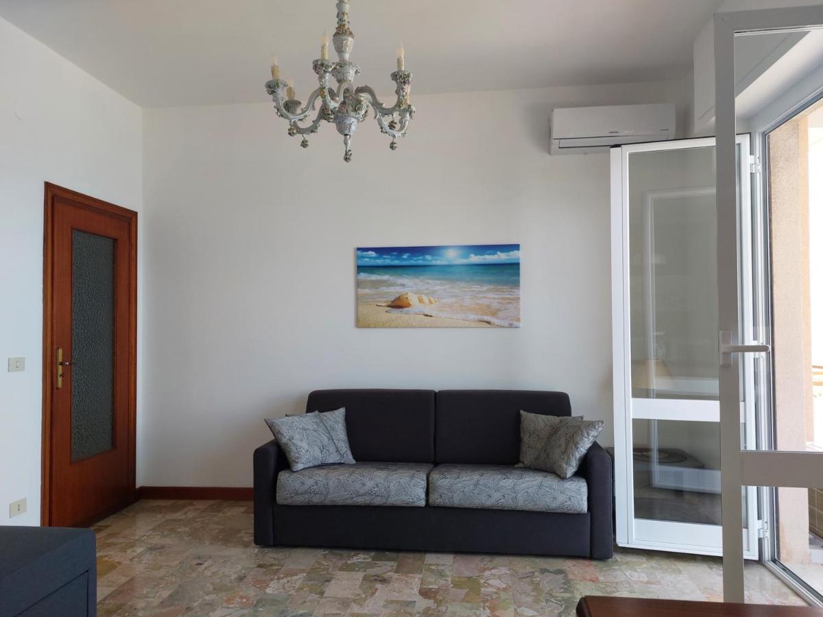 Maremare, Really On The Beach, With Private Parking Savona Exterior photo