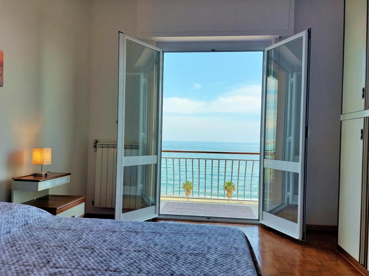 Maremare, Really On The Beach, With Private Parking Savona Exterior photo