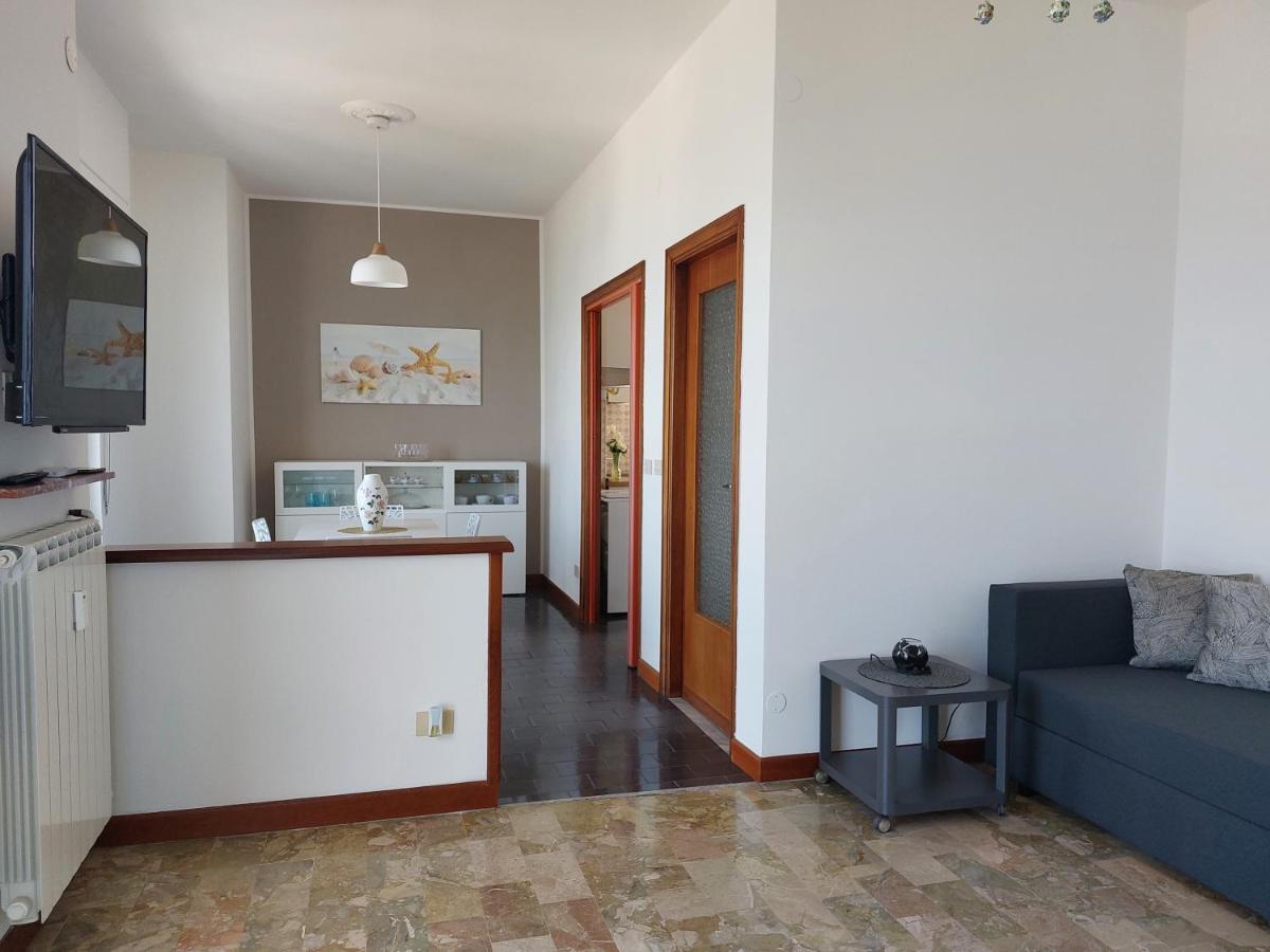 Maremare, Really On The Beach, With Private Parking Savona Exterior photo