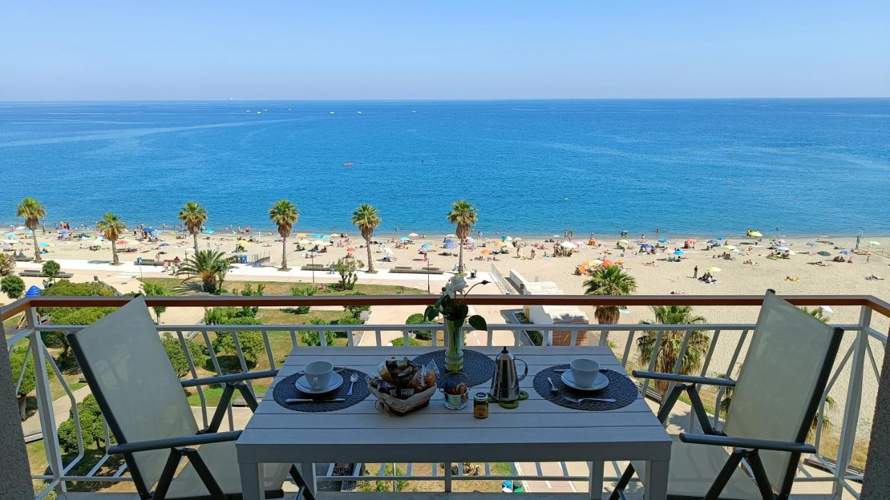 Maremare, Really On The Beach, With Private Parking Savona Exterior photo