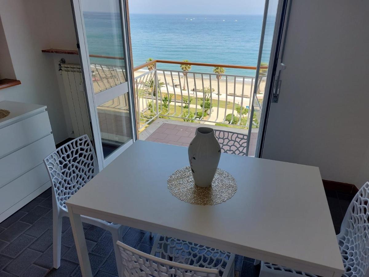 Maremare, Really On The Beach, With Private Parking Savona Exterior photo