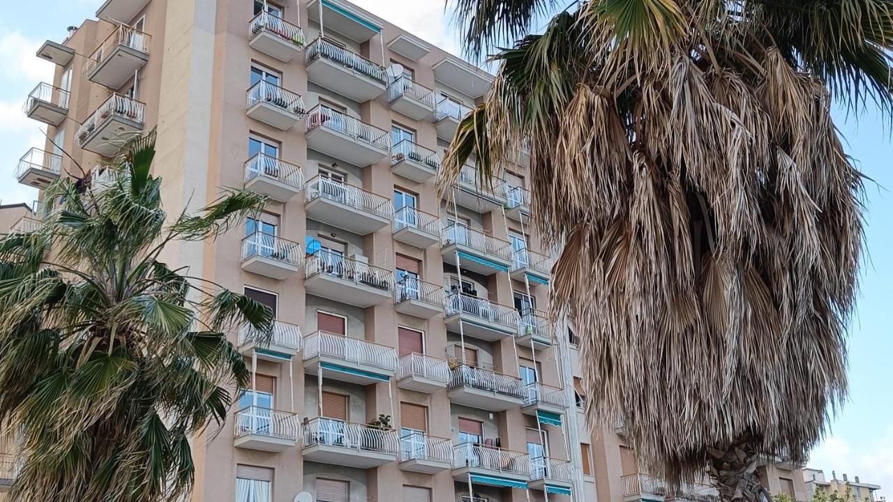 Maremare, Really On The Beach, With Private Parking Savona Exterior photo